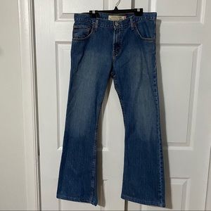 LEVI’S LOW RISE FLARE